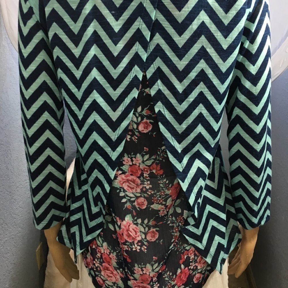 Forever Orchid Girls Blouse Size XL 16 
rose back